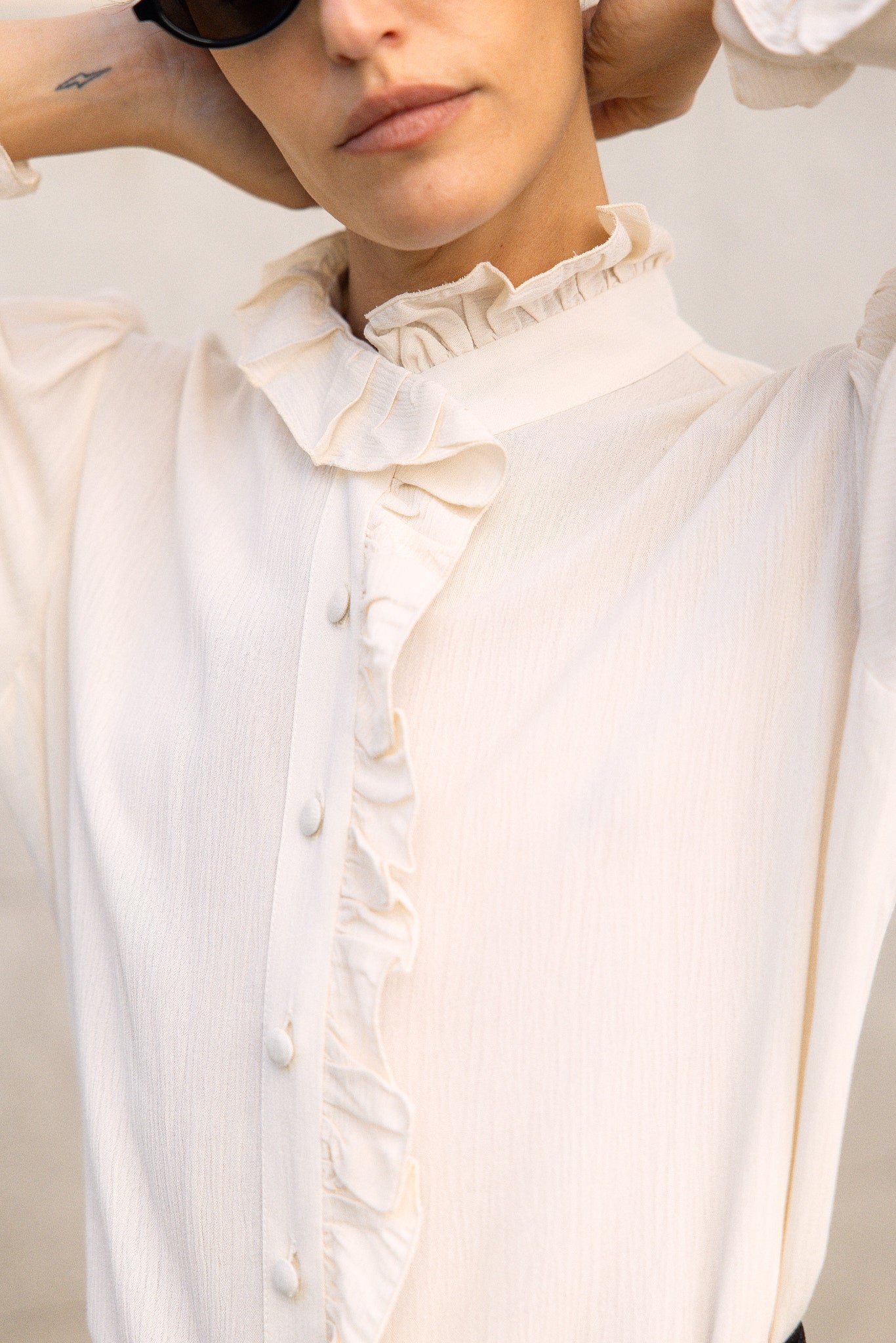 Blusa Amelie Volante Crudo