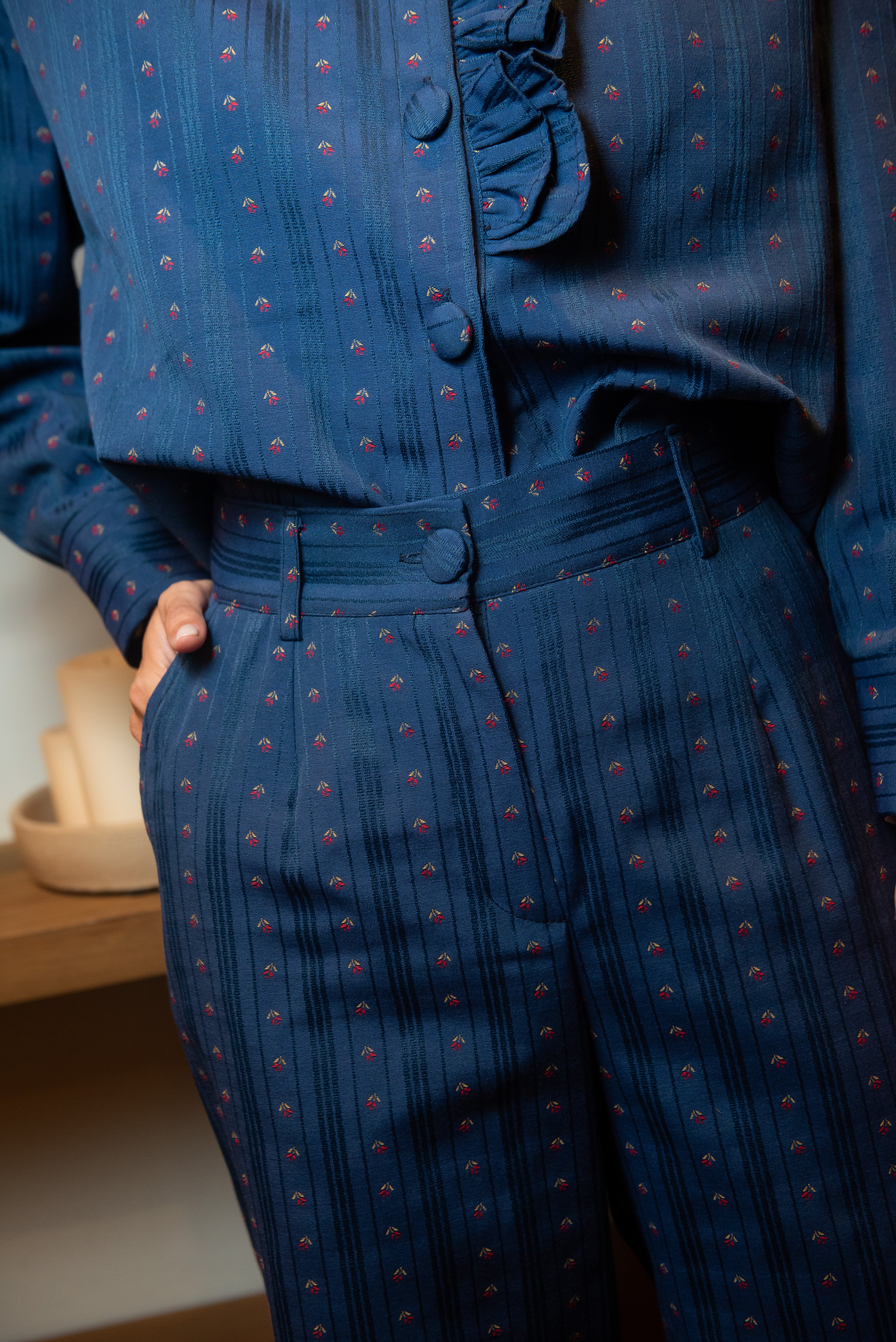 Pantalón Acuario Azul Detalle Flores