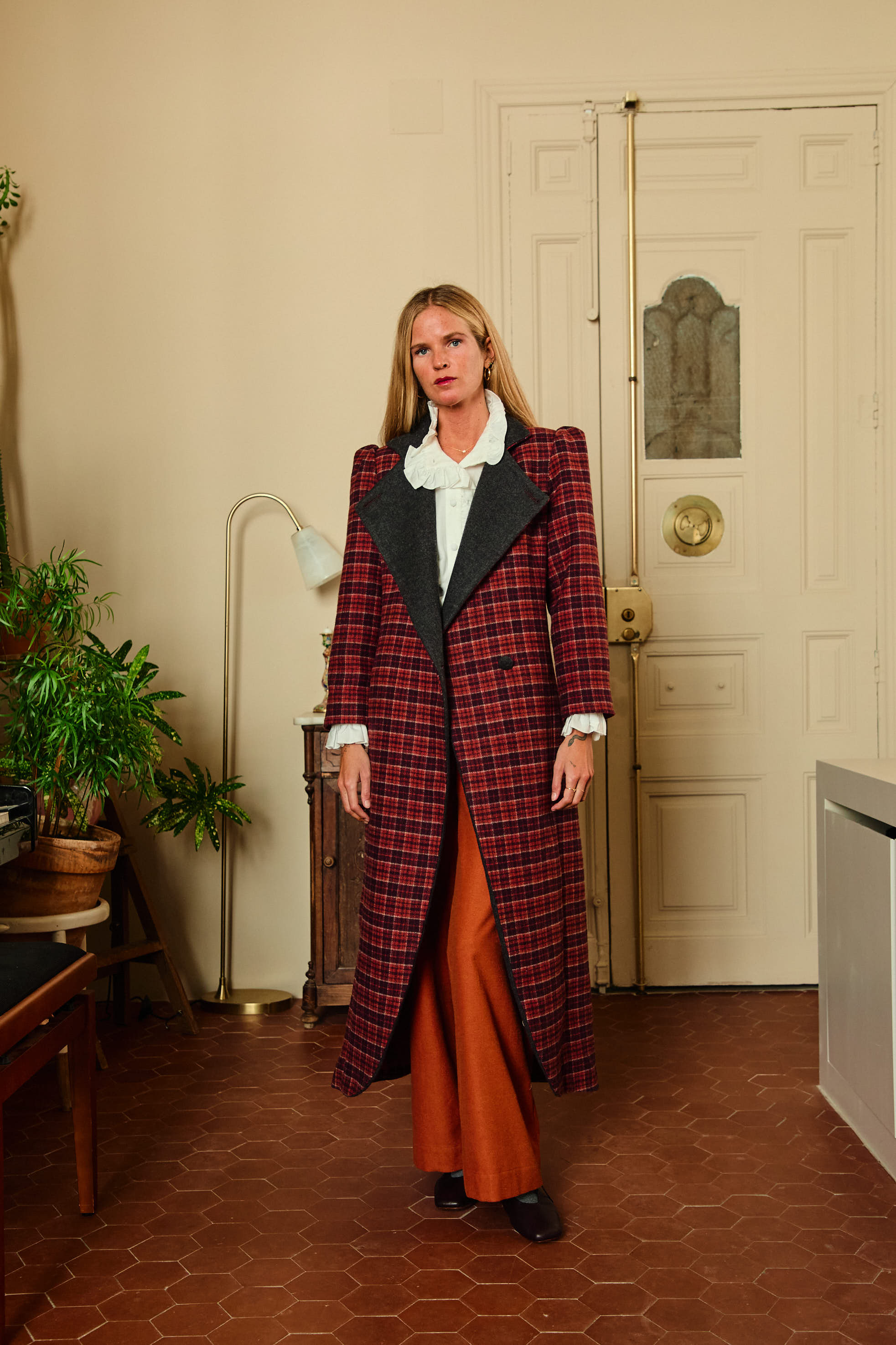 abrigo_neblina_cuadros_burdeos_ipabrand