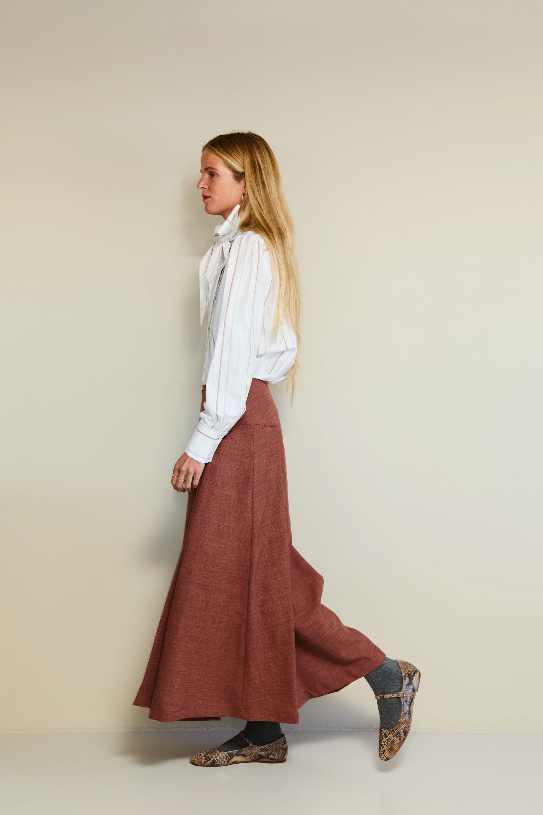 falda-teja-luz-midi