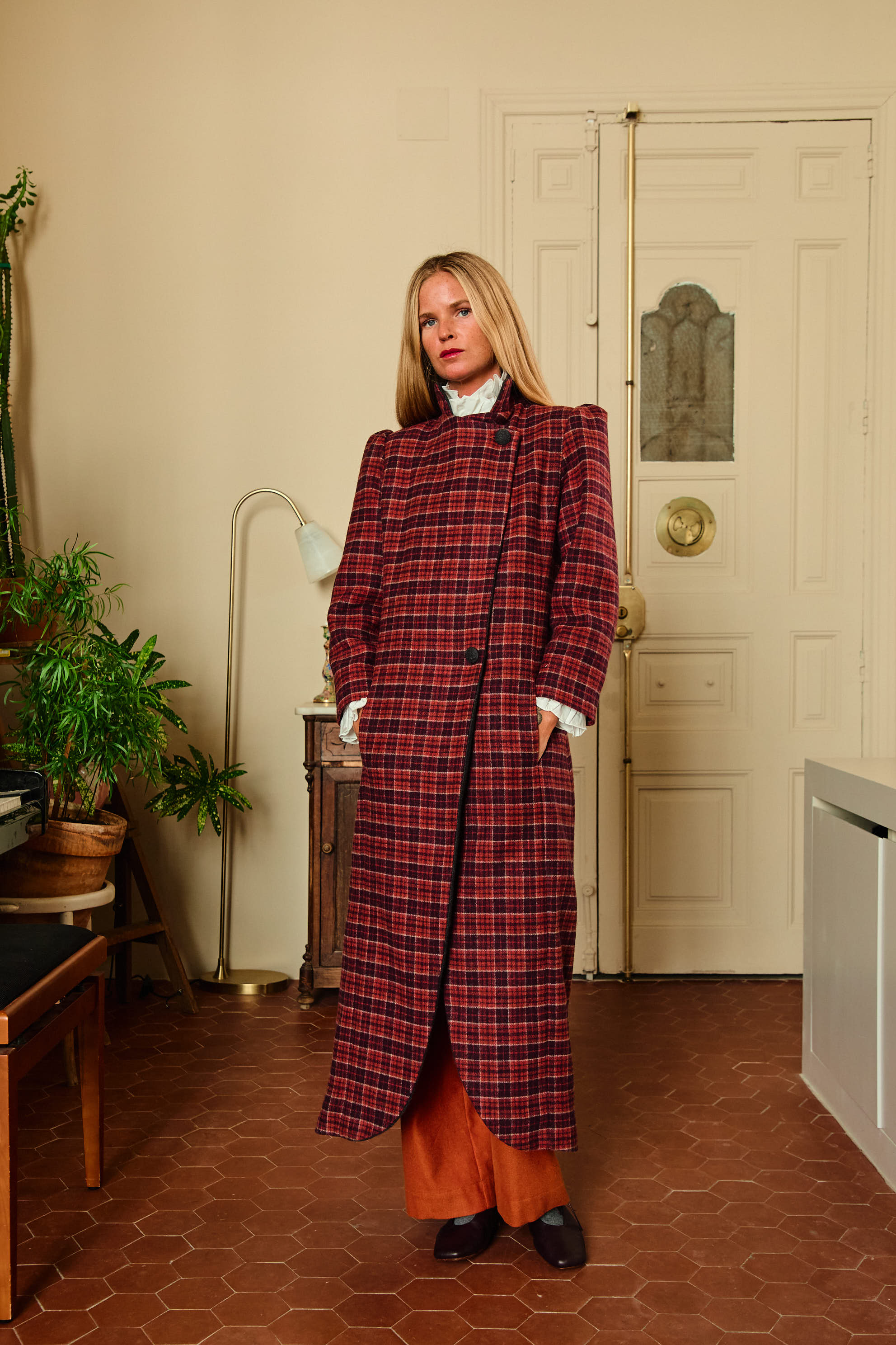 abrigo_mujer_neblina_cuadros_burdeos