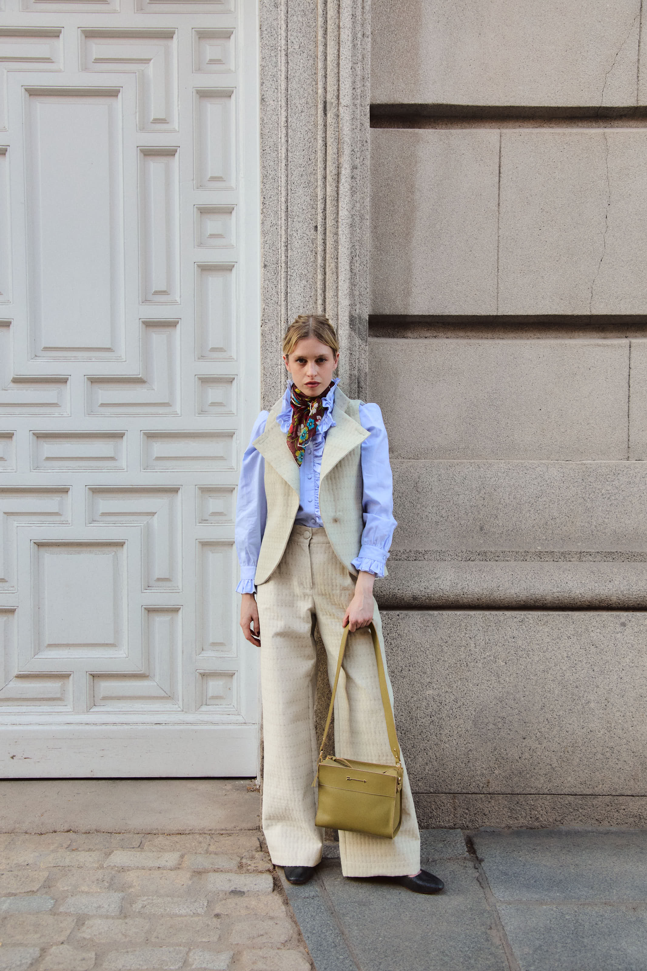 ipabrand_pantalón_beige_Castellana_bordados