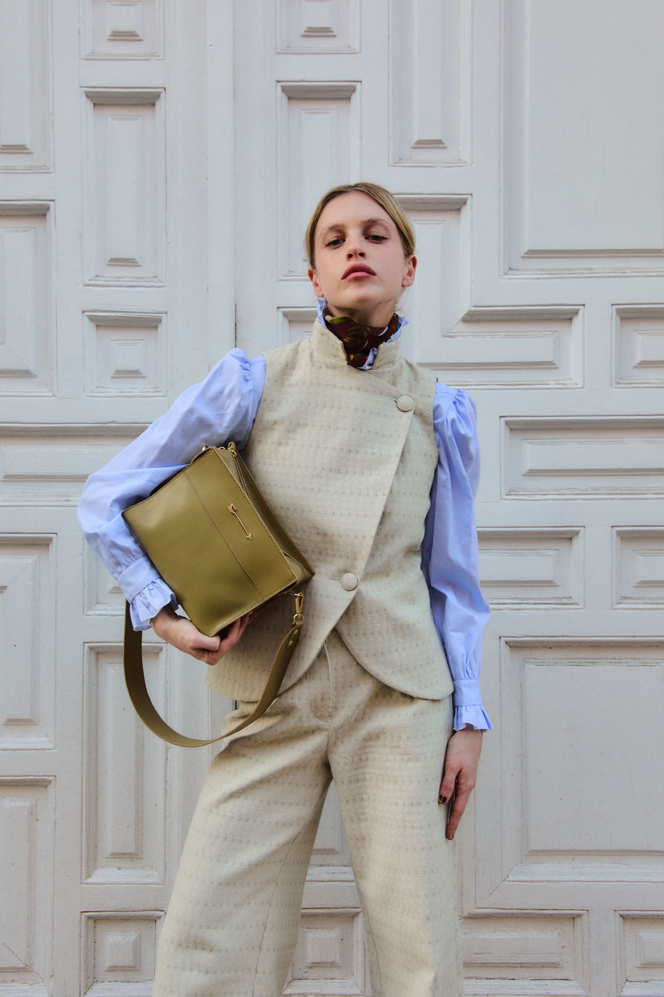 ipabrand_chaleco_beige_Castellana