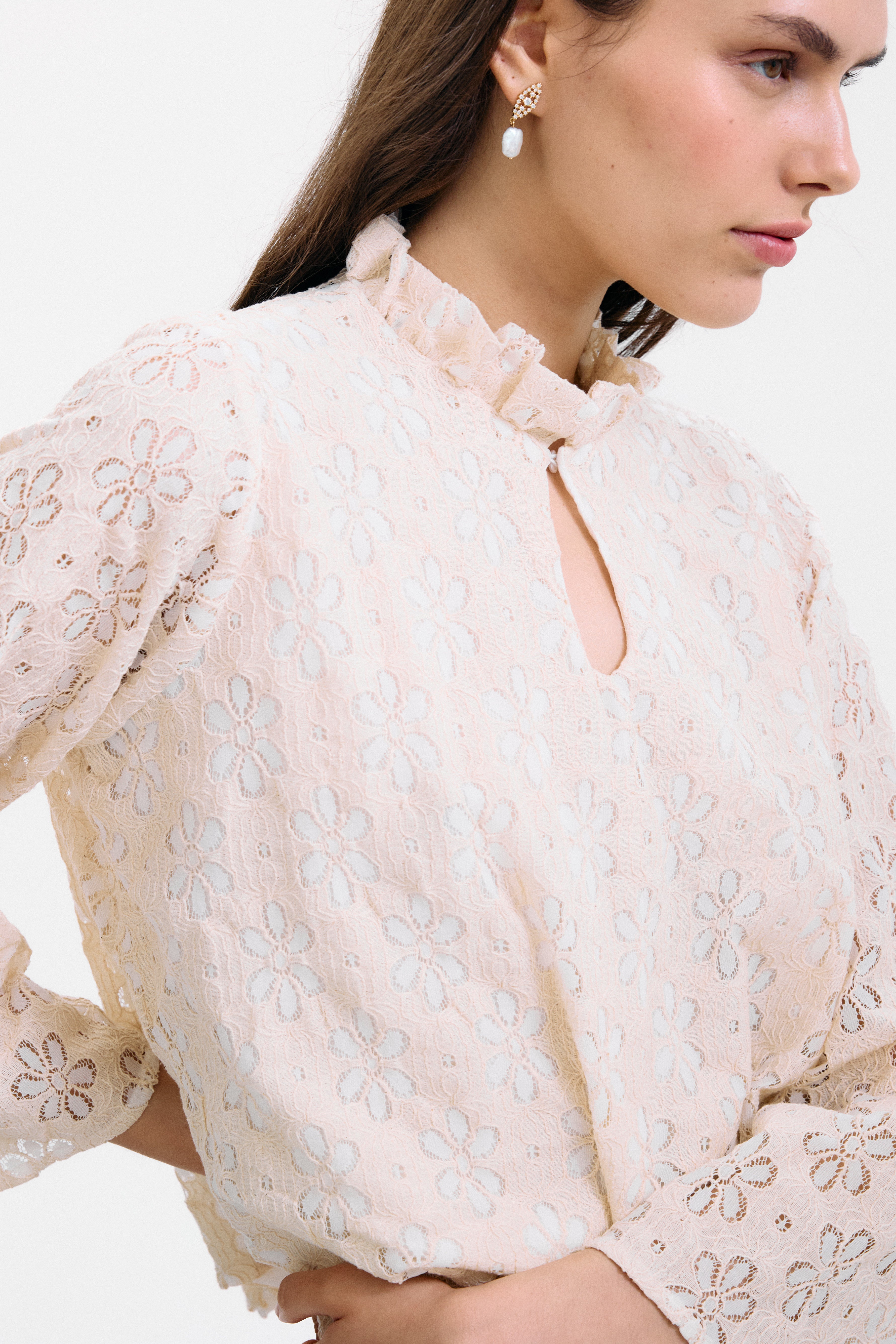 Blusa Meriggio Flores Bordadas Beige