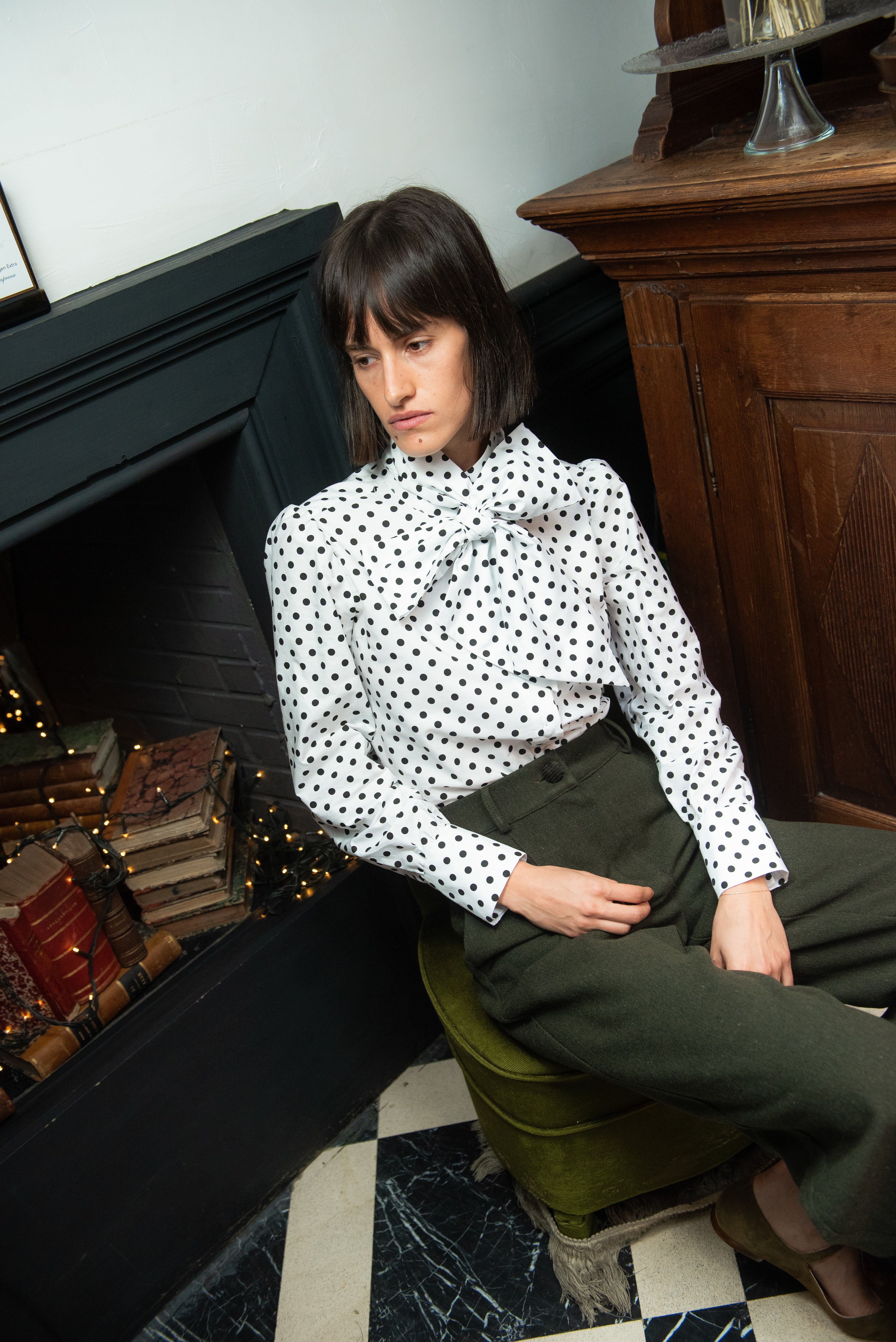 Blusa Rivora Lazo Lunares Negros