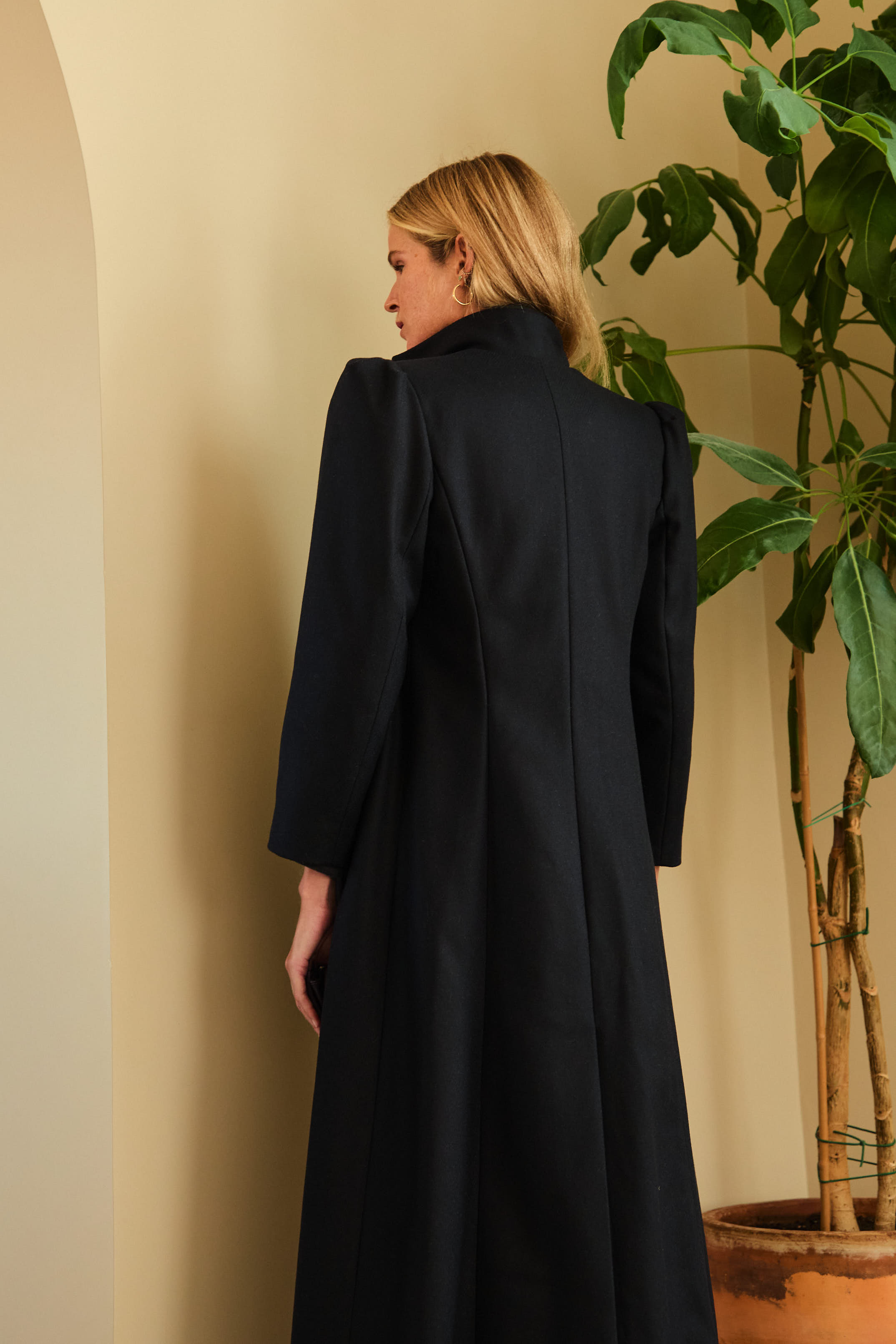 ipabrand_abrigo_negro_lana_sombra