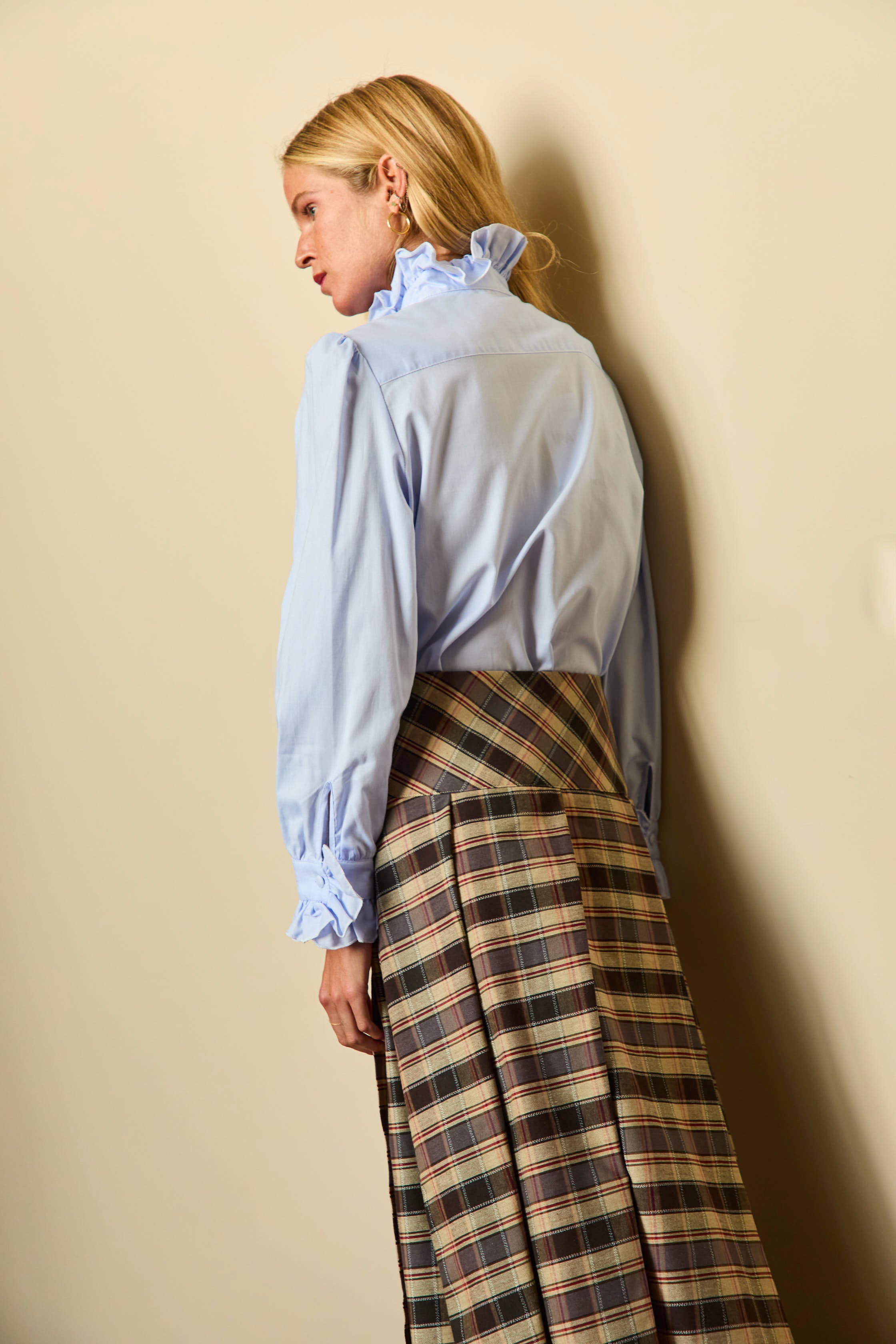 falda-origen-cuadros-gris-moda