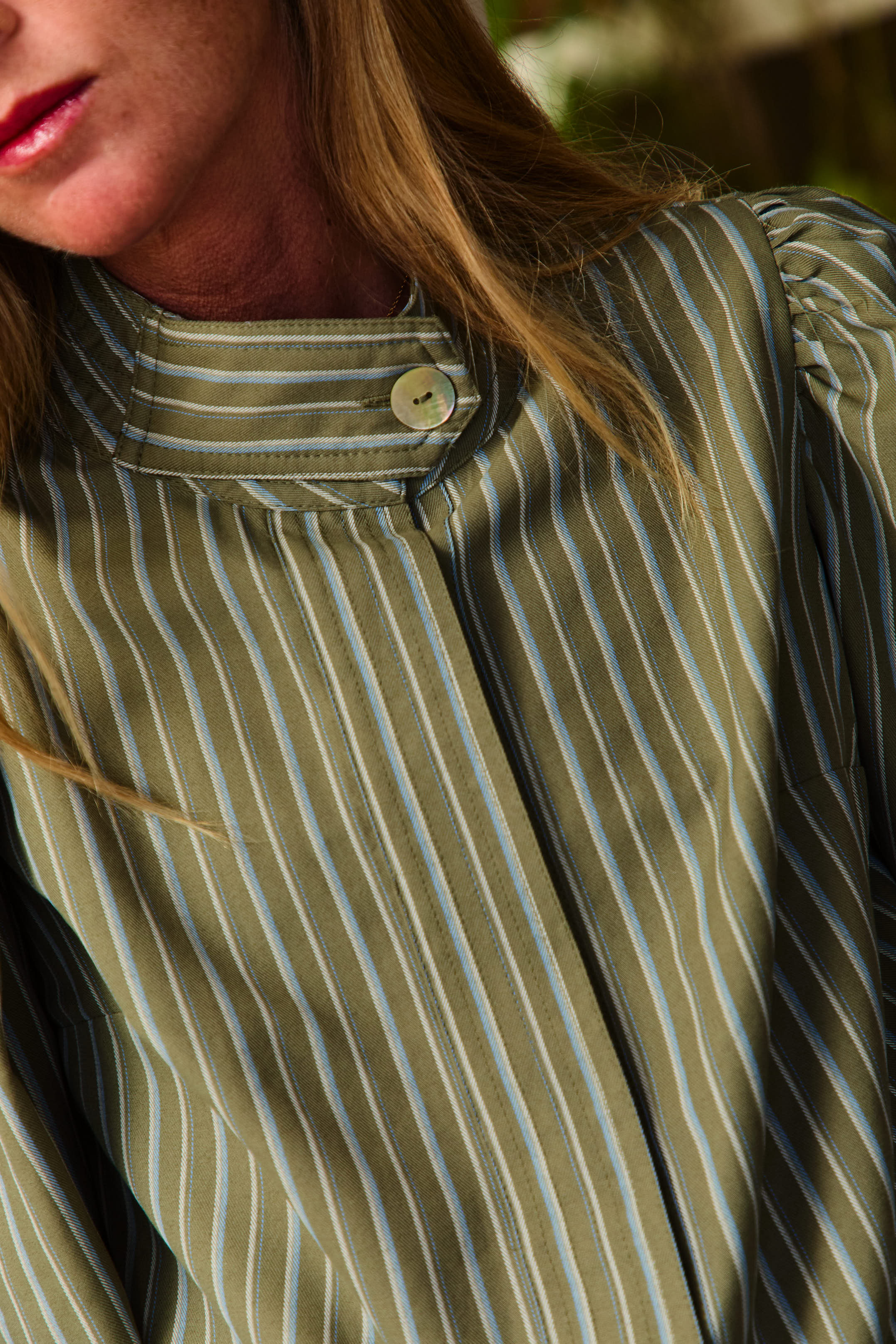 blusa-reflejo-rayas-verde-mujer