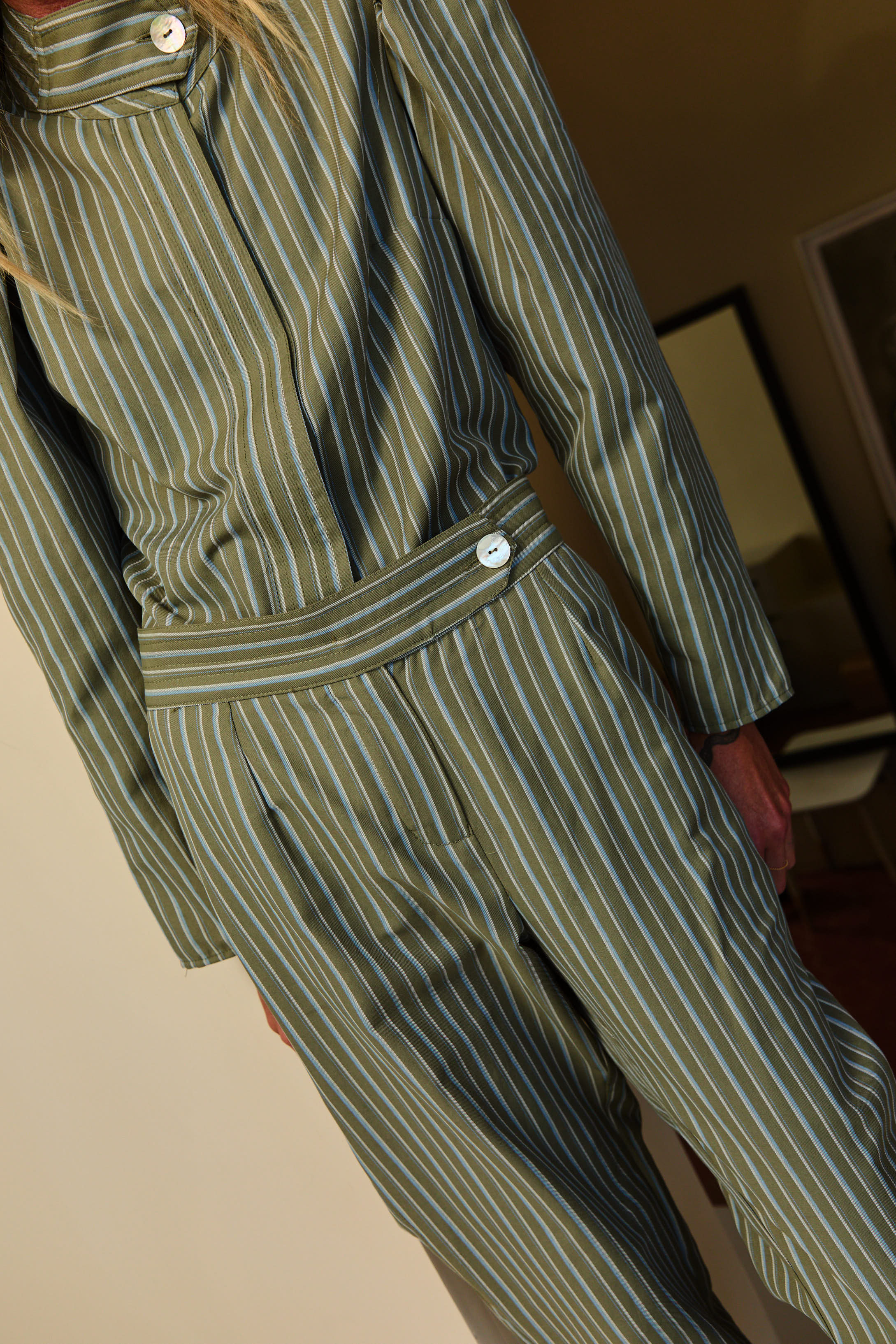 pantalón-reflejo-rayas-verde-mujer-moda