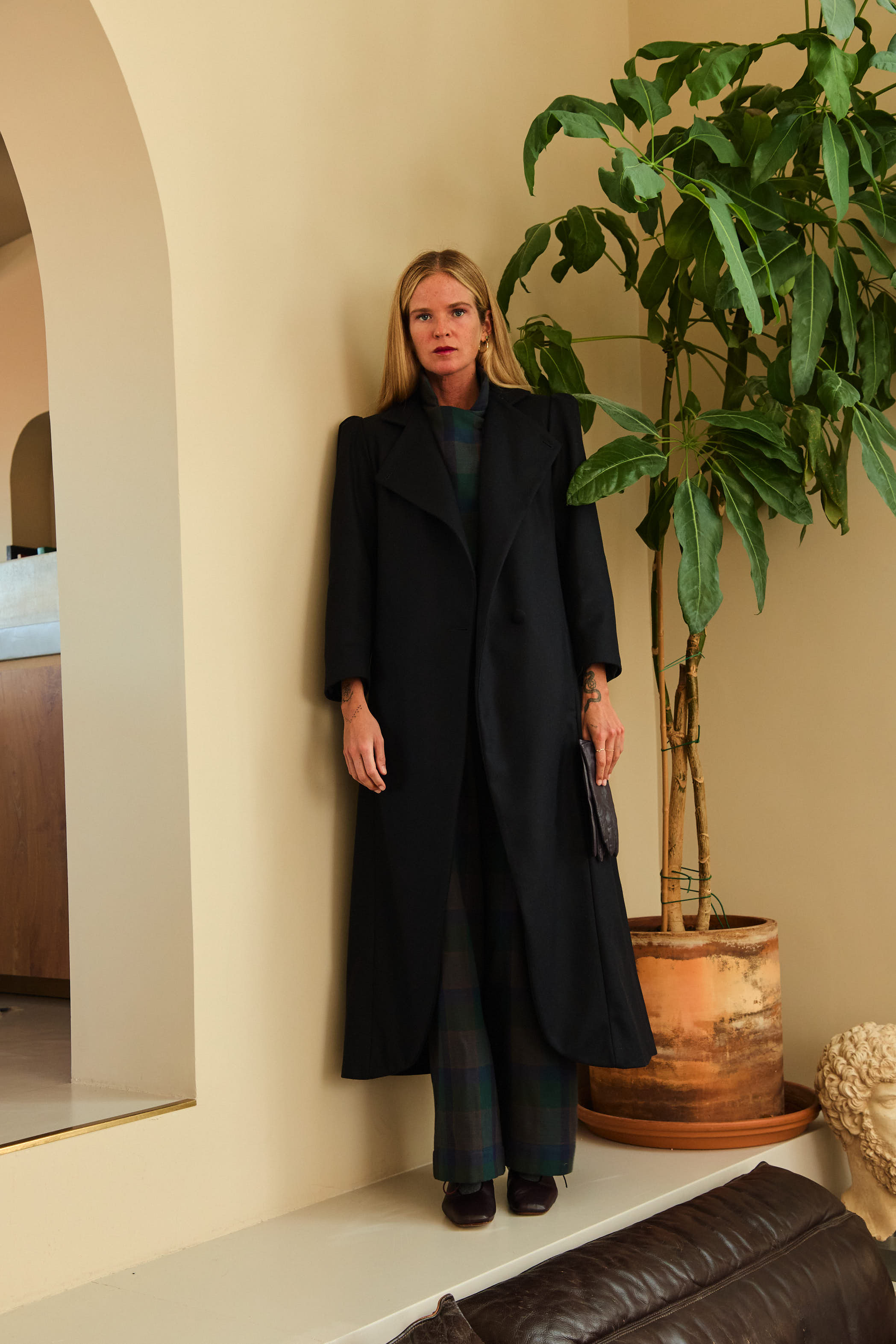 ipabrand_abrigo_sombra_negro_lana_moda