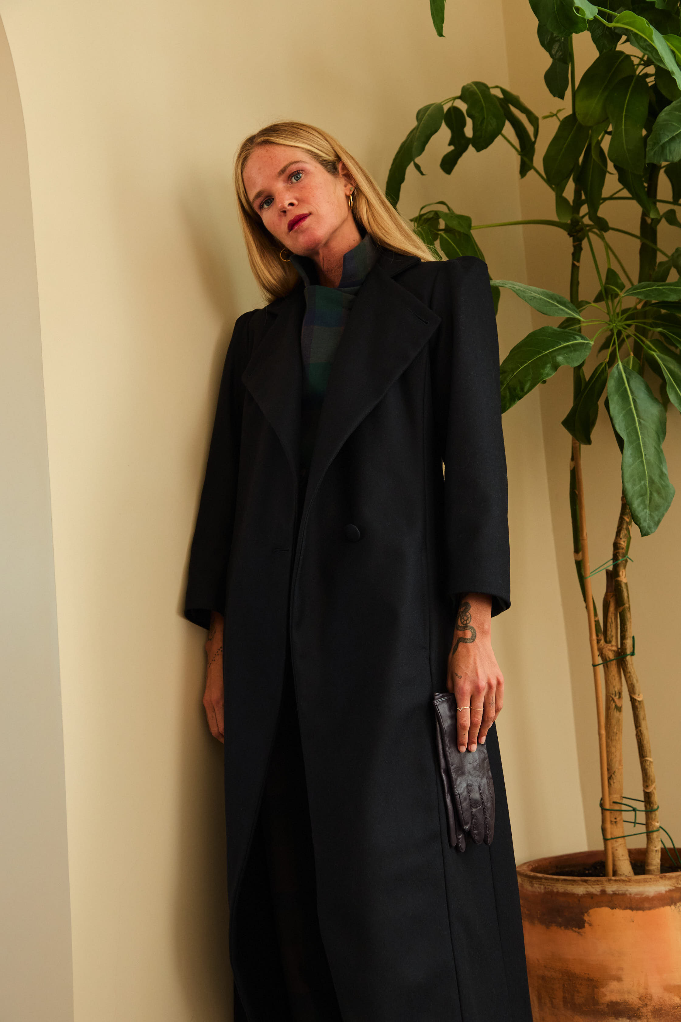 ipabrand_abrigo_sombra_lana_negro_mujer