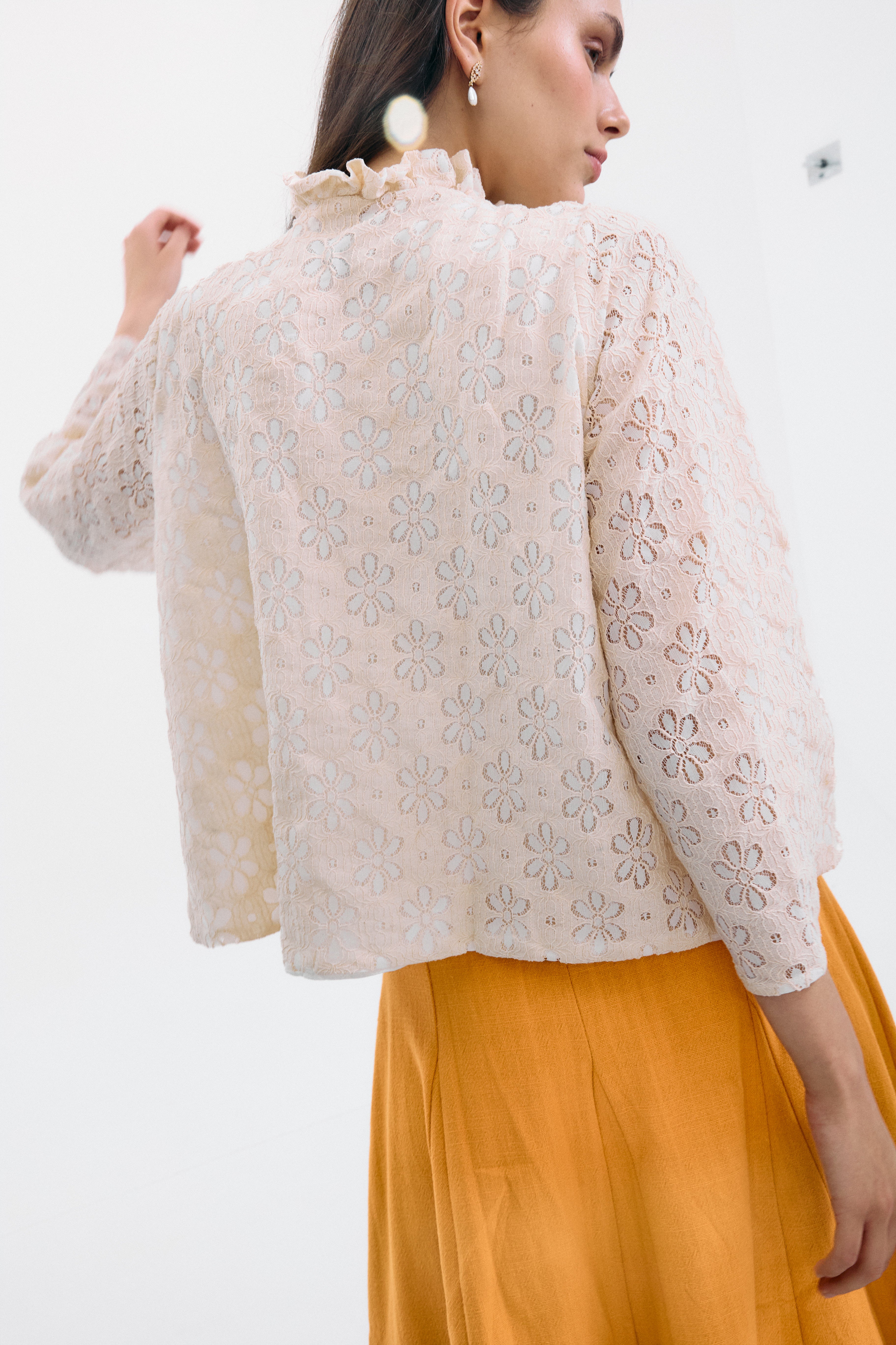 Blusa Meriggio Flores Bordadas Beige