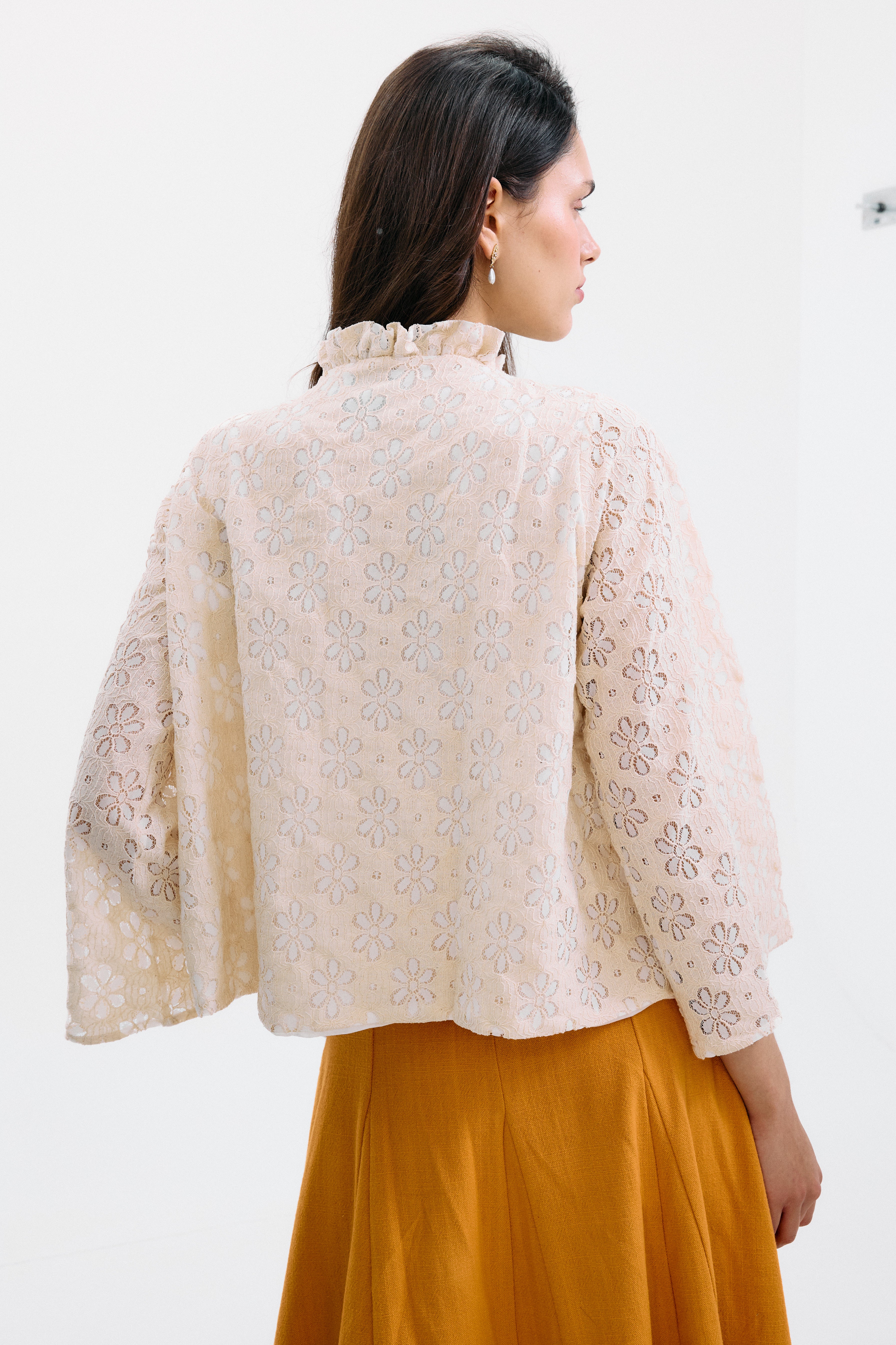 Blusa Meriggio Flores Bordadas Beige