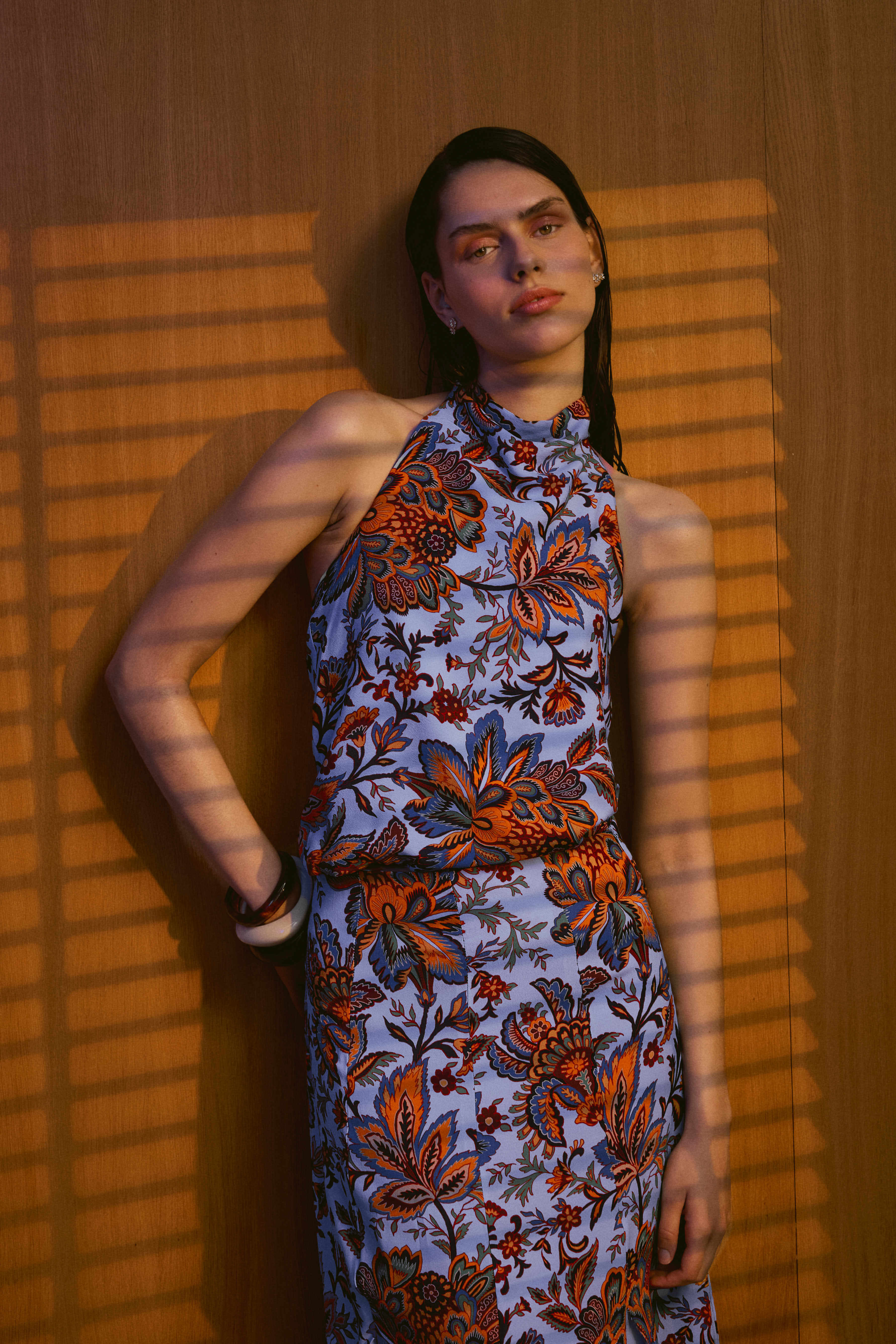 Top Carpe Diem Flores Fondo Azul