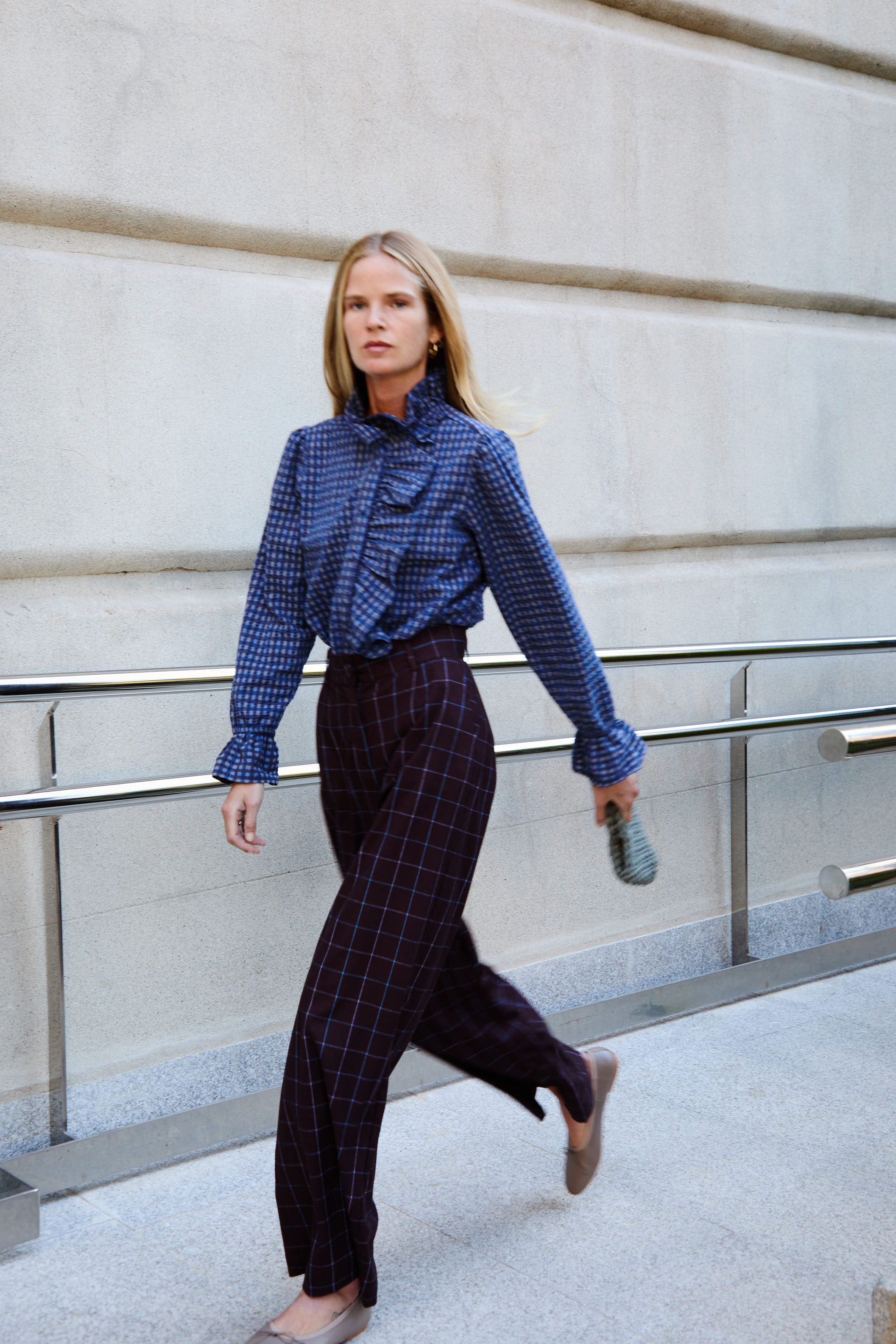 Camisa azul de volantes para mujer de IPA Brand